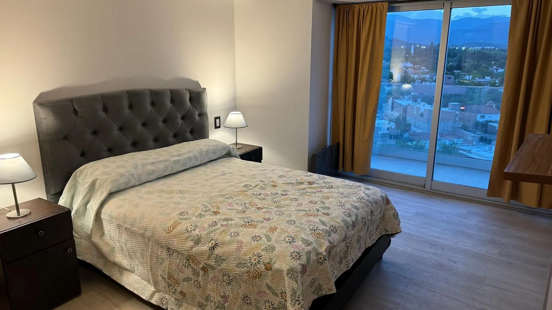 Apartamento Depto Con Vista Increible A La Ciudad Y Cordillera , Con Balcon Mendoza 0*,  Argentina